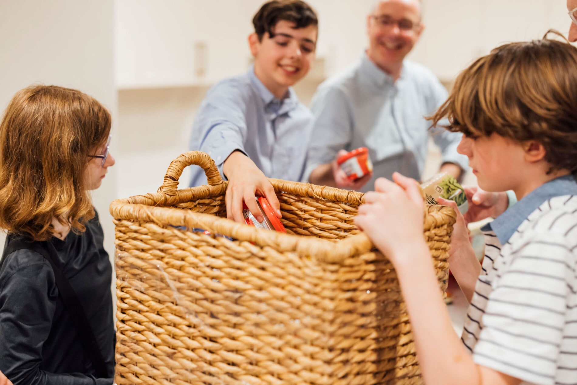 Teens helping collect food for hungry people